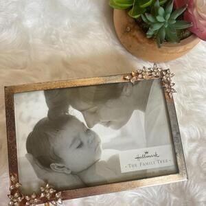Hallmark The Family Tree Decorative Keepsake Box with Photo Frame